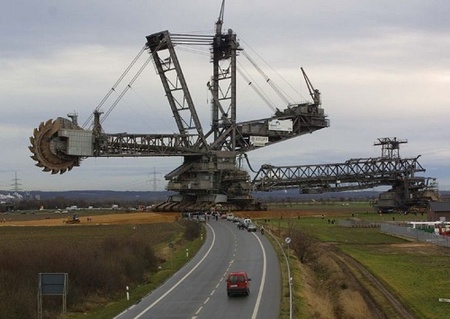 giant digging machine